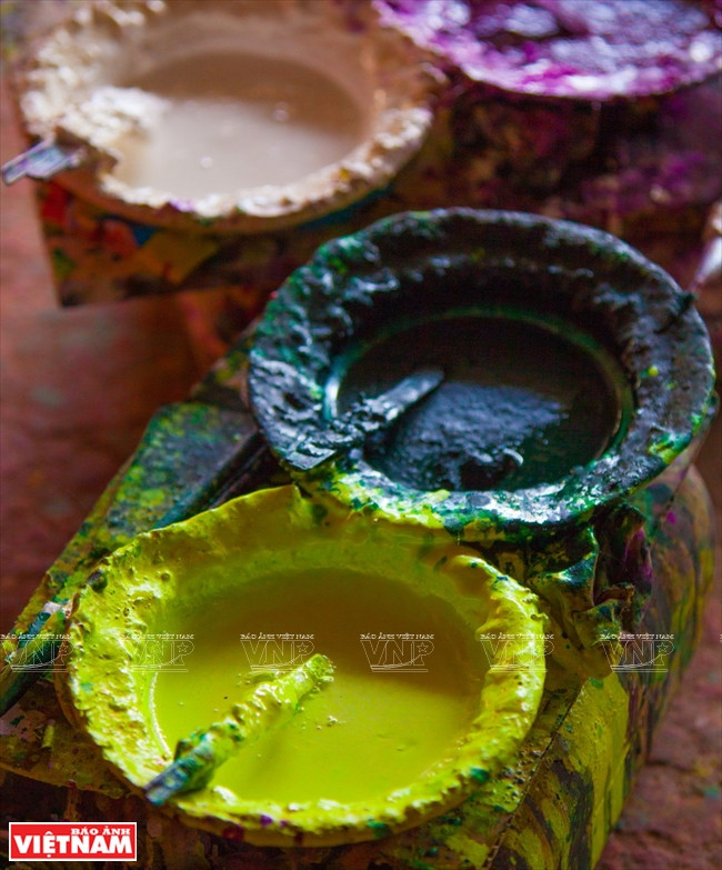 Des pigments utilisés pour décorer les tirelires.