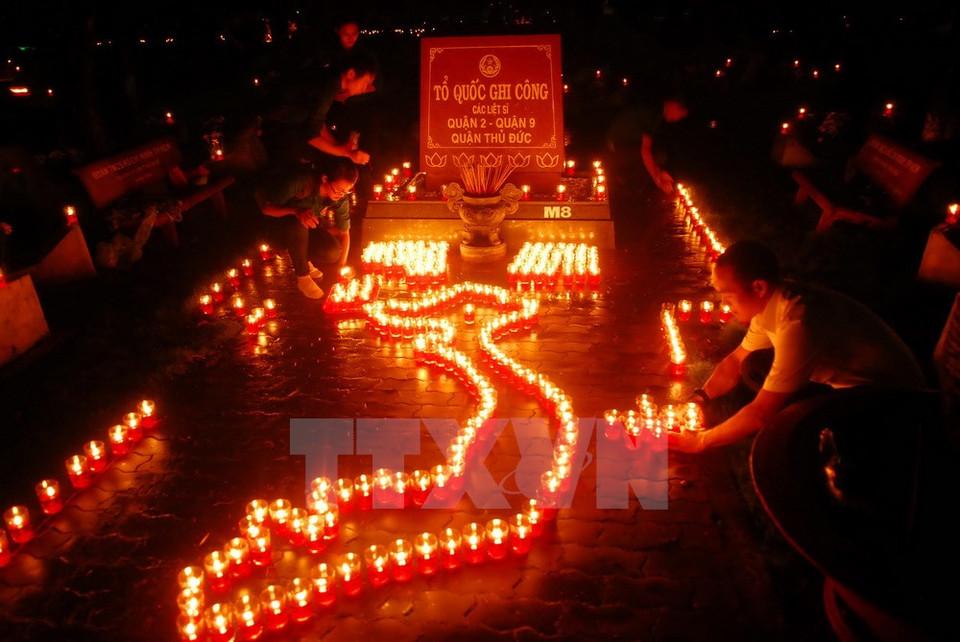 Au cimetière des morts pour la Patrie de Ho Chi Minh-Ville. Photo: VNA