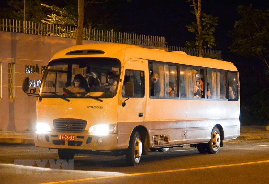 En réponse à la demande de touristes sud-coréens et à la proposition du Consulat général de Répubique de Corée et des organes compétents, Da Nang a rapatrié mardi soir 20 Sud-Coréens vers leur pays d’origine.