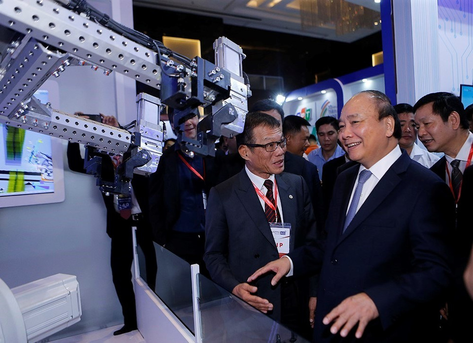 Le Premier ministre Nguyen Xuan Phuc visite l’Exposition internationale de l’industrie 4.0 – 2018.