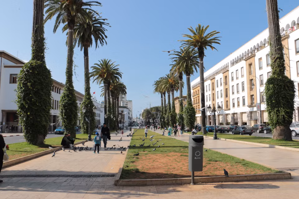 L’avenue Mohammed V est considérée comme les Champs-Elysées de Rabat. Cette voie abrite, entre autres, le siège du Parlement marocain.
