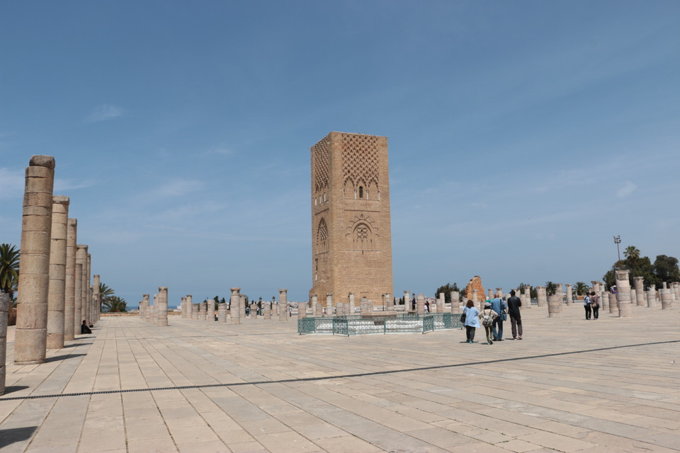 La Tour Hassan, bâtie en 1196, l’endroit où les Marocains s’installent tous les vendredis pour faire des prières.