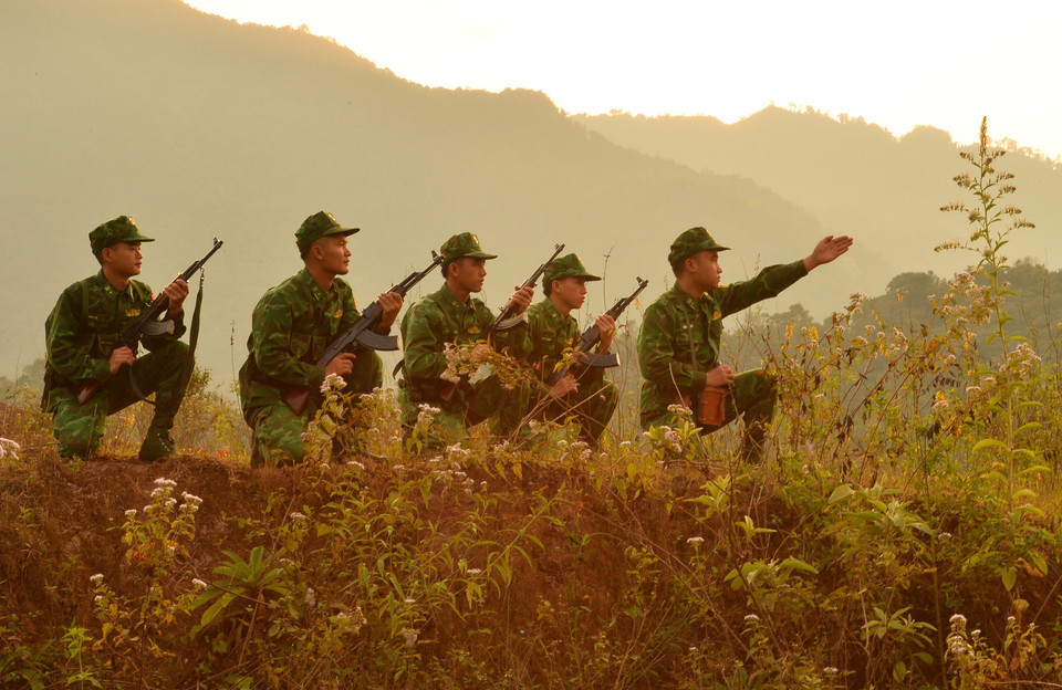 Des gardes-frontières au poste d'A Pa Chai. 