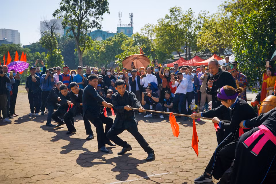 Le rituel et le jeu de tir à la corde au festival du temple Tran Vu, quartier Thach Ban, district de Long Bien (Hanoï), ont été honorés par l'UNESCO en tant que patrimoine culturel immatériel représentatif de l'humanité.