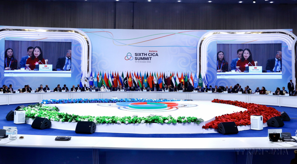 La vice-présidente Vo Thi Anh Xuan prend la parole lors du 6e Sommet sur l'interraction et les mesures de confiance en Asie (CICA) organisé par le Kazakhstan du 12 au 14 octobre 2022. 