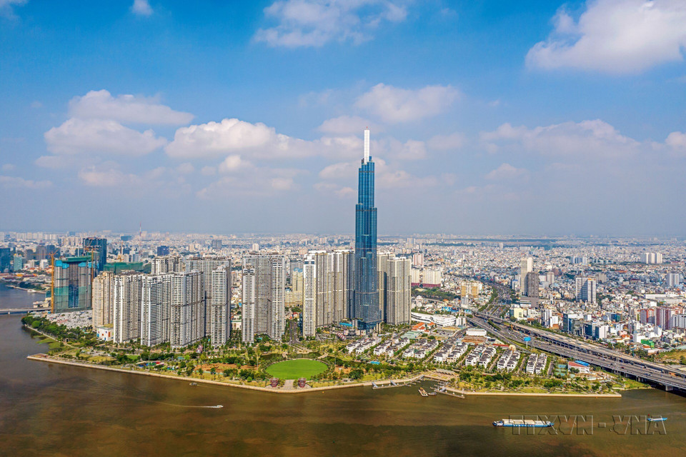 Panorama du bâtiment Landmark 81, où se trouvent l'hôtel Vinpearl Luxury Landmark 81 et l'observatoire Landmark 81 SkyView, le plus haut d'Asie du Sud-Est. 