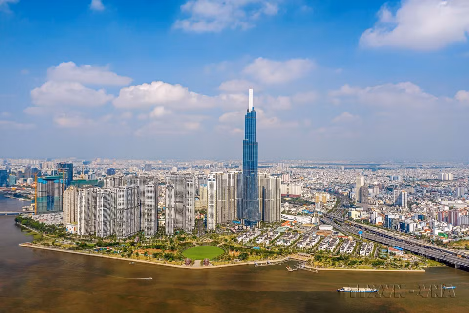 Panorama du bâtiment Landmark 81, où se trouvent l'hôtel Vinpearl Luxury Landmark 81 et l'observatoire Landmark 81 SkyView, le plus haut d'Asie du Sud-Est. 