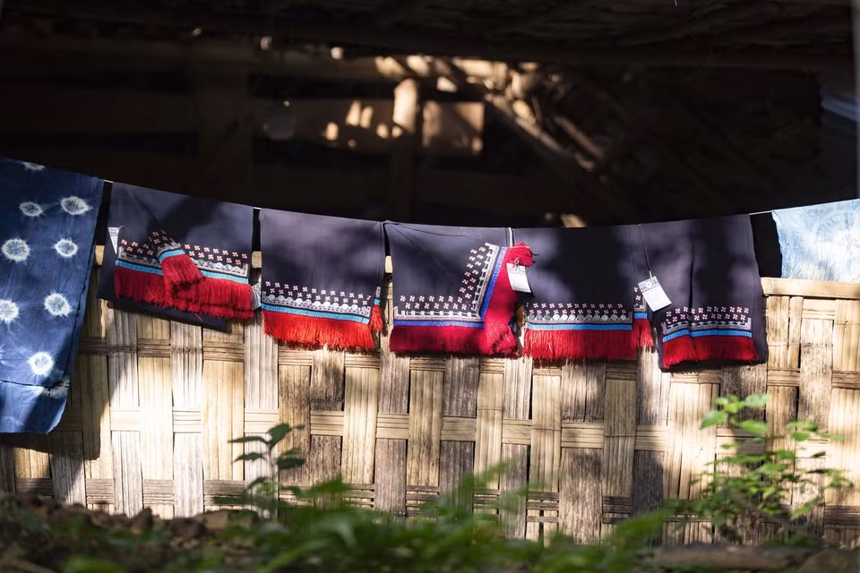 Brocatelles séchant au soleil. 