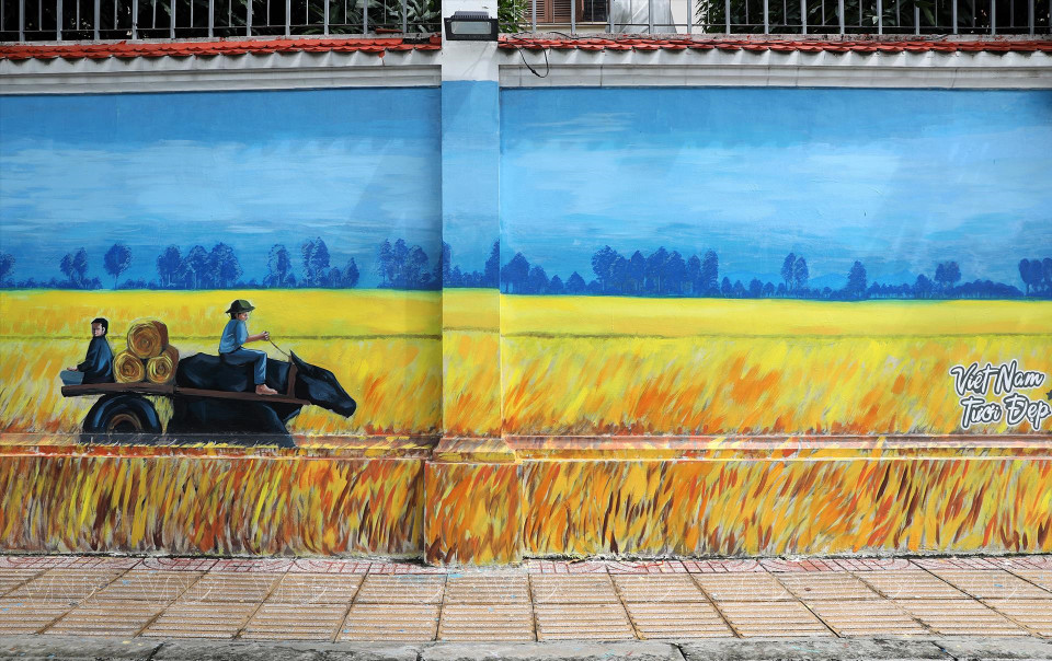 Des fresques colorées embellissent la ville. 