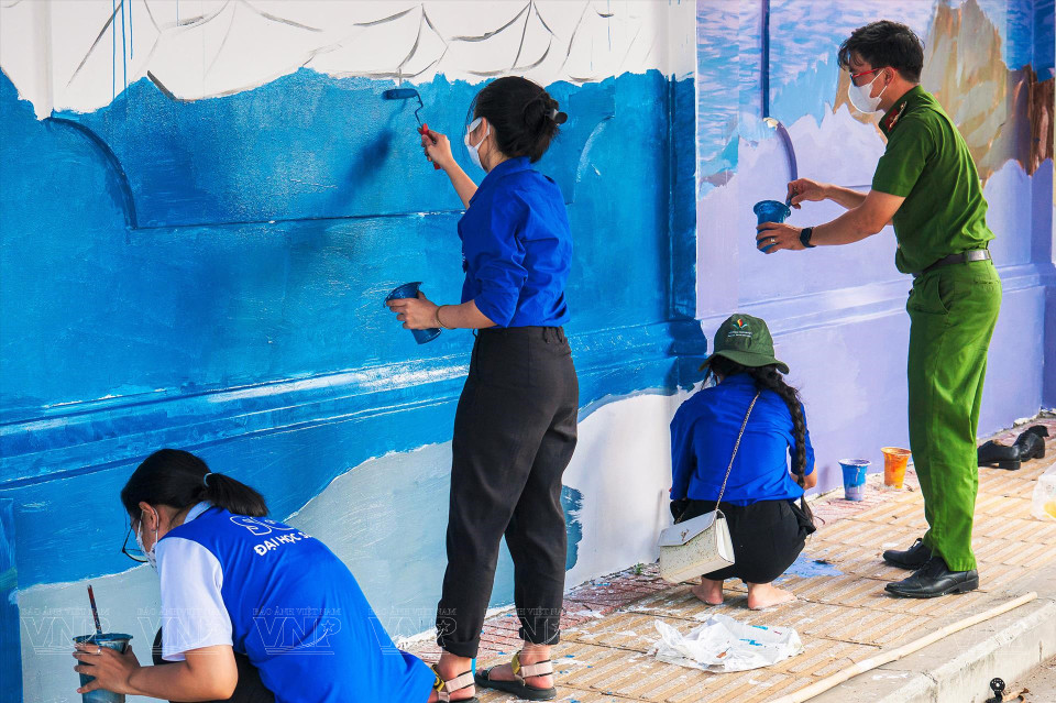 Le projet a été réalisé par l'Union de la Jeunesse communiste de la Police de Hô Chi Minh-Ville, en collaboration avec celle de l'Université de Saigon et la compagnie Nippon Paint. 