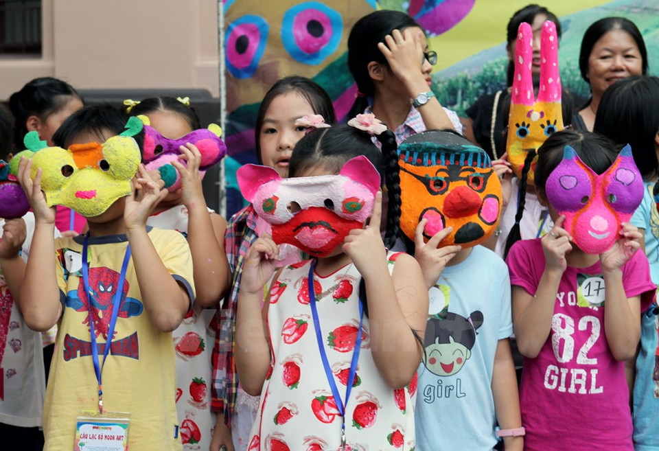 Les masques primés ont été vendus pour collecter des fonds au profit des enfants en difficulté.