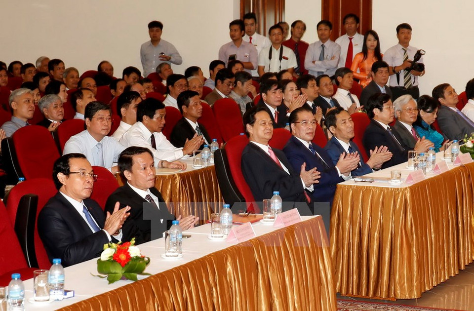 La cérémonie a vu la participation du Premier ministre Nguyen Tan Dung et d'anciens dirigeants du Parti et de l'Etat.