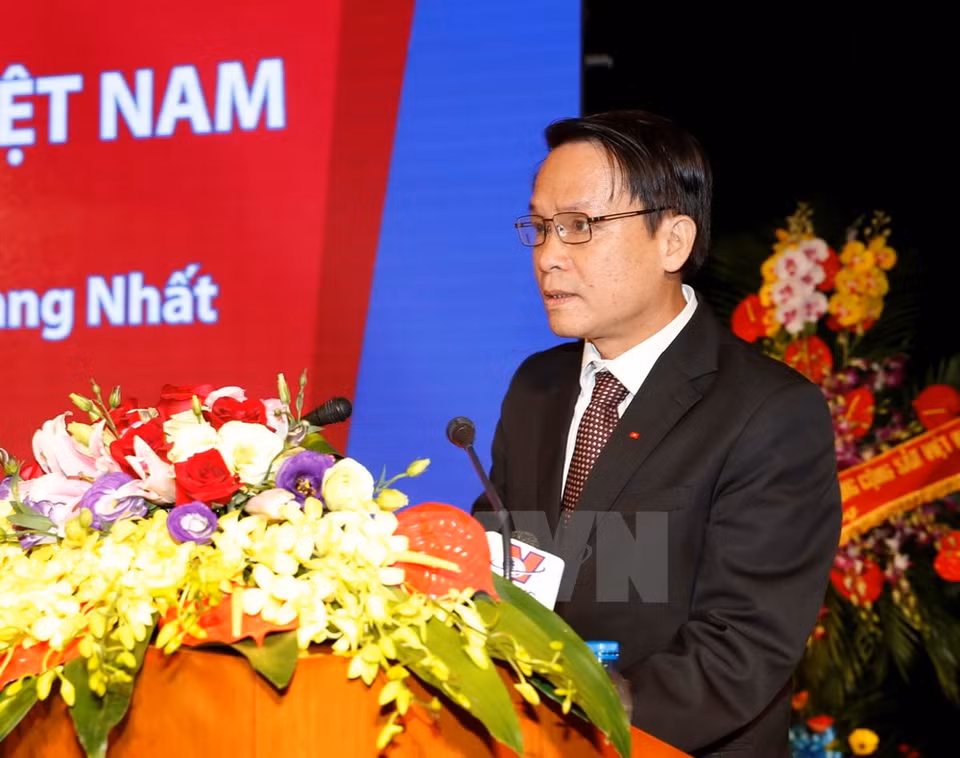 Le directeur général Nguyen Duc Loi rappelle la création et le développement de l'Agence vietnamienne d'Information lors de ces 70 années. 