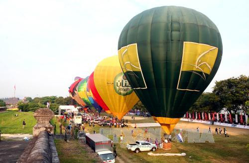 Fête des montgolfières au Festival de Huê 2016. 