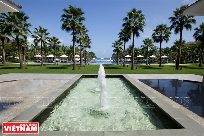 Espace vert au centre touristique Vinpearl Da Nang, construit par Vingroup. 