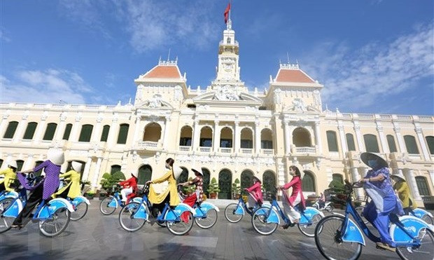 Défilé intitulé "J’aime l’áo dài du Vietnam" à Ho Chi Minh-Ville. Photo: VNA