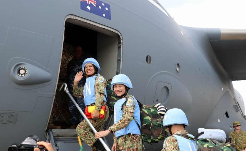 Départ de femmes officiers de l'Hôpital de campagne de niveau 2 N°1, le 15 octobre 2018 de l'aéroport de Tan Son Nhat à Ho Chi Minh-Ville pour le Soudan du Sud. Photo: VNA