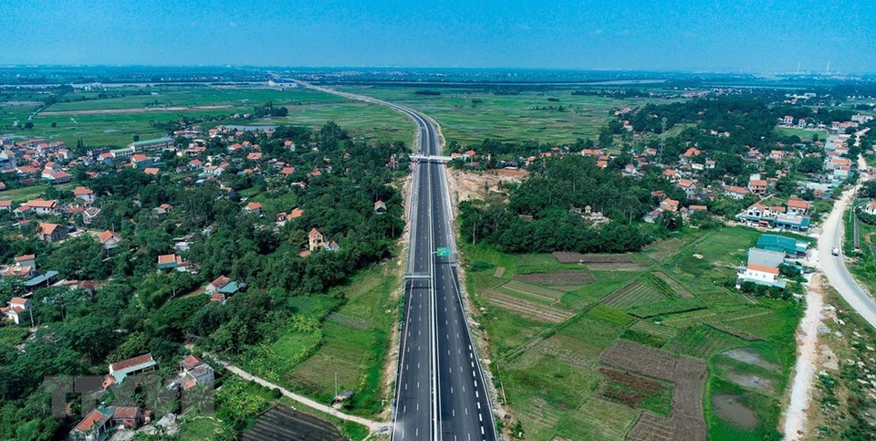 La distance entre Ha Long et Hanoi est réduite de 180 km à 130 km, et le temps de trajet en voiture sera de seulement d'une heure et demi.