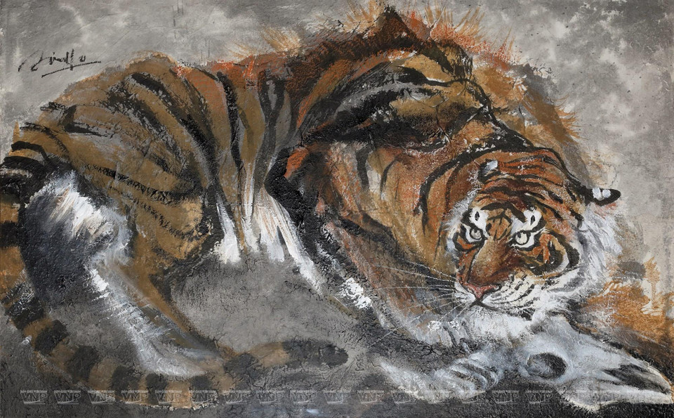 Chaque année portant le nom de l'un des douze animaux de l'astrologie vietnamienne, pour l'Année du Tigre, Nguyên Doan Ninh lui a dédié une série de 49 peintures sur le papier "dó" fait avec l'écorce du rhamnoneuron. Photo: VNP