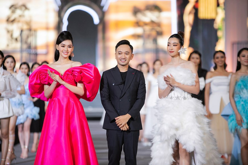 La soirée d'ouverture du défilé de mode "Vietnam Beauty Fashion Fest" a eu lieu le 16 avril à la province de Thai Nguyen (Nord). Photo: Vietnam+