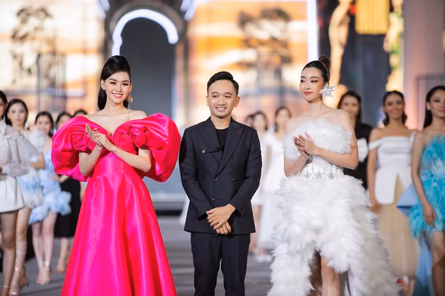 La soirée d'ouverture du défilé de mode "Vietnam Beauty Fashion Fest" a eu lieu le 16 avril à la province de Thai Nguyen (Nord). Photo: Vietnam+