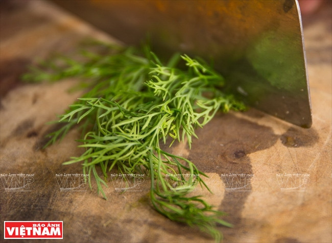 Des aneths sont indispensables pour le bouillon aux parlourdes et aux caramboles.
