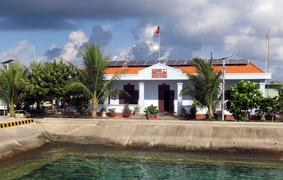Centre de services logistiques pour la pêche de l'île de Sinh Tôn. Photo: VNA