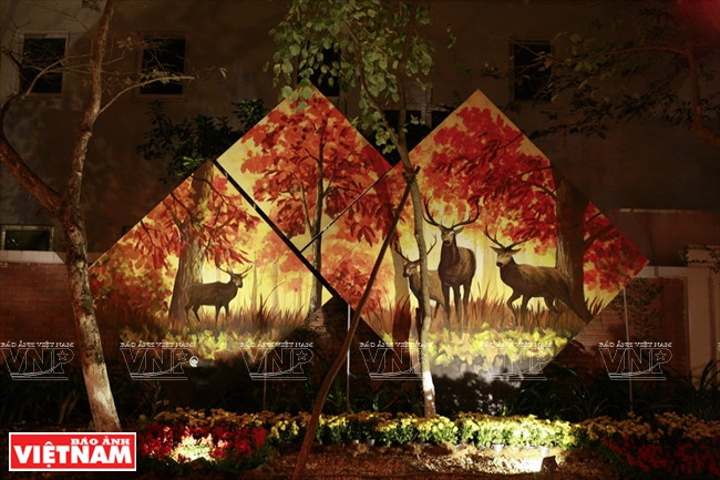 Ce qui n’était autrefois qu’un simple passe-temps est devenu pour les membres de «Yeux Viêt» une profession à part entière. Les matériaux de base utilisés dans le street art sont les bombes et peintures aérosols. Photo: VNP