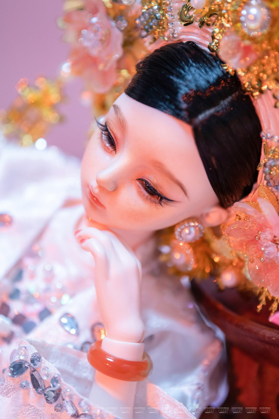 Vân Anh, avec une immense fierté de la culture vietnamienne, veut contribuer à préserver la quintessence culturelle du pays pour la jeune génération tout en les aidant à mieux comprendre le patrimoine culturel immatériel national. Photo: VNP