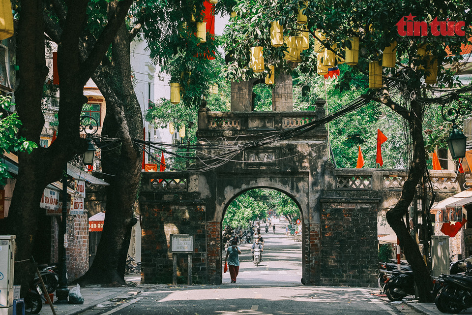 La porte Quan Chuong, témoigne historique de Hanoï, aussi très peu fréquentée. Photo : VNA