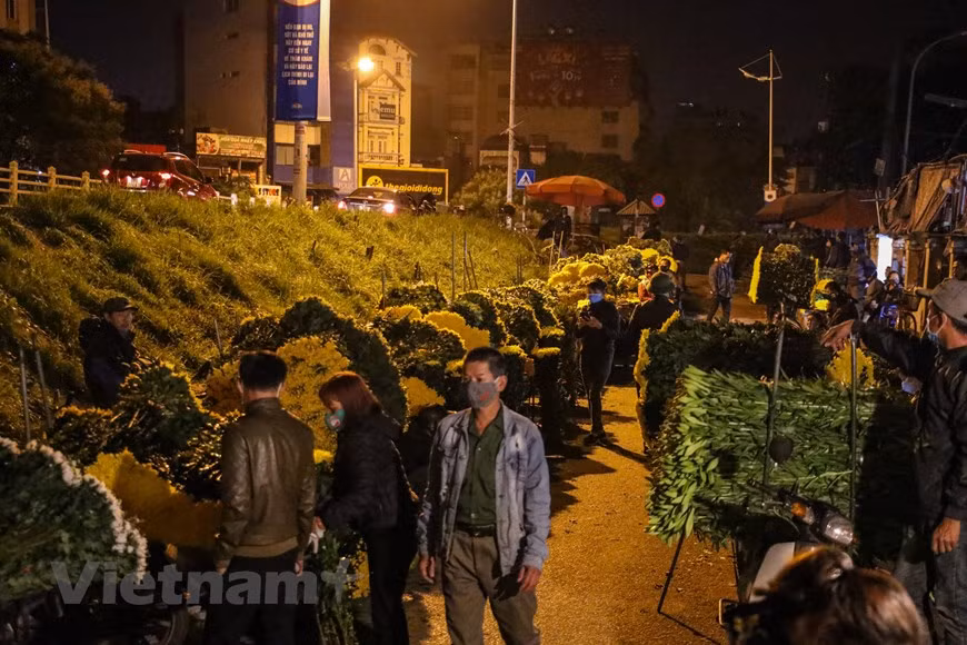 Cependant, le nombre de personnes venant acheter est très faible. Photo: VNA
