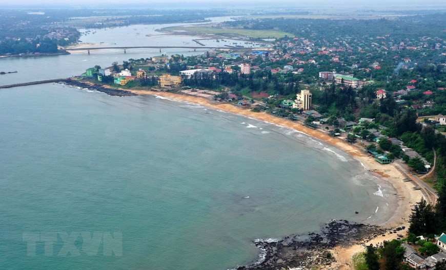 La plage de Cua Tung est sans aucun doute un endroit idéal pour les vacances et un repos. Photo: VNA