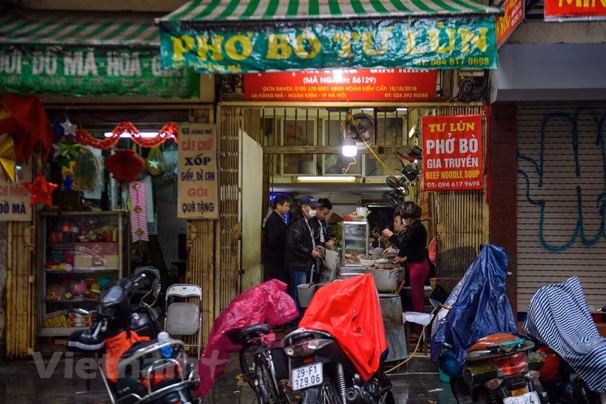Un restaurant de “pho” à Hanoï. Photo: VNA