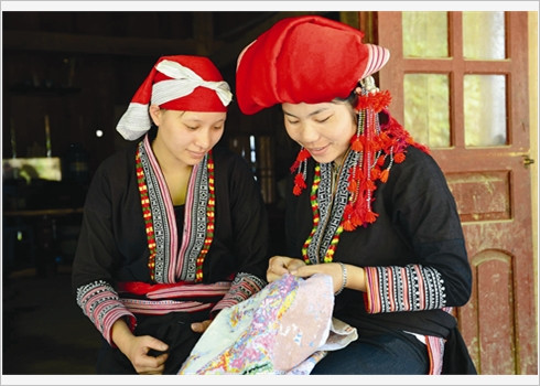 Les jeunes sont fiers de perpétuer l’artisanat traditionnel.