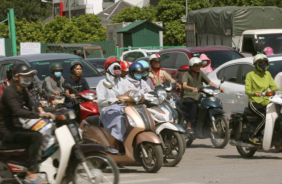 Des habitants couverts de la tête aux pieds.