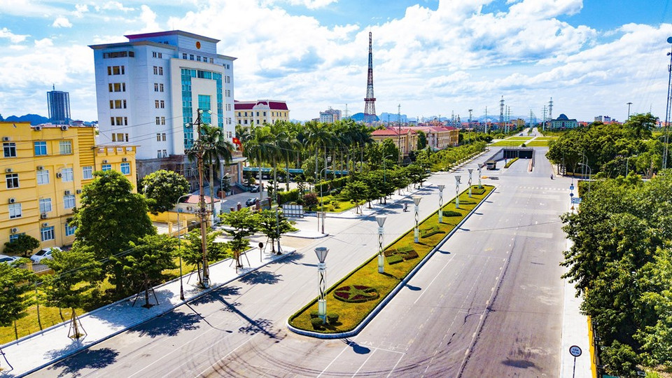 Des rues désertes en milieu de journée. Photo : VNA