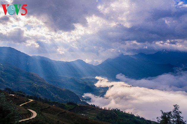 Dès le petit jour, une mer de nuages se forme (Ngai Thau-Bat Xat-Lao Cai).