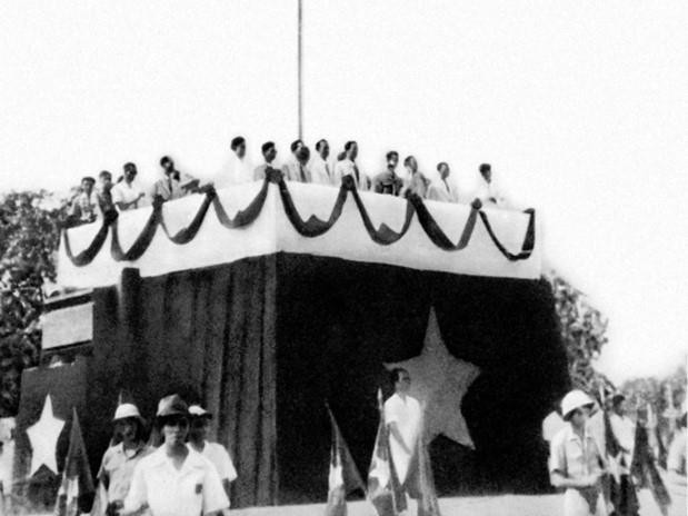 Le 2 septembre 1945, sur la place Ba Dinh, à Hanoi, le Président Hô Chi Minh proclame l’Indépendance de la République démocratique du Vietnam. Photo: VNA