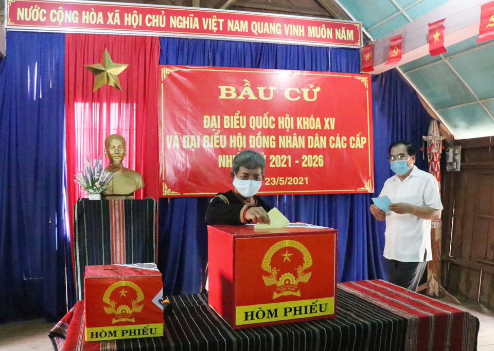 Un électeur de la province de Dak Lak sur les Hauts-Plateaux du Centre. Photo: VNA