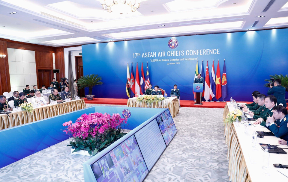 La 17e Conférence des chefs de l’air de l’Association des Nations d’Asie du Sud-Est ou ASEAN (AACC – ASEAN Air Chiefs Conference), placé sous le thème "Pour des forces aériennes de l'ASEAN cohésives et réactives", a lieu en ligne le 22 octobre.