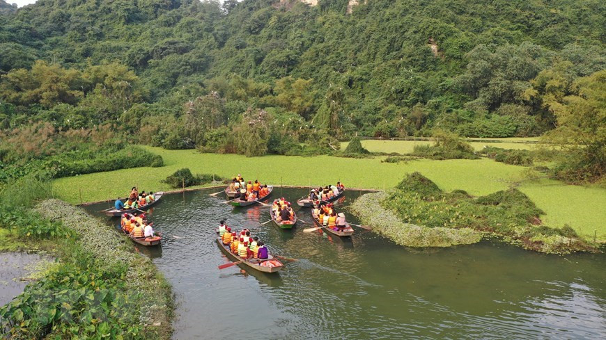 Le site écologique de Thung Nham se situe dans la commune de Ninh Hai, district de Hoa Lu, province de Ninh Binh (Nord). Situé au sein du complexe paysager de Tràng An, Thung Nham est entouré par les rochers calcaires et la forêt tropicale. Photo: VNA