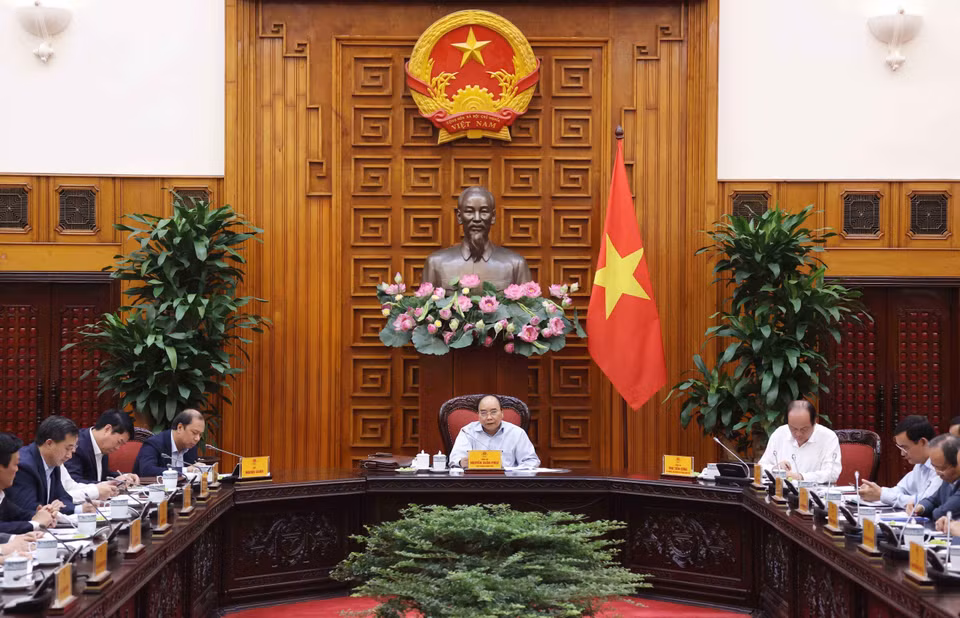 Le Premier ministre Nguyen Xuan Phuc préside le 5 novembre à Hanoï une réunion sur les préparatifs du 37e Sommet de l'ASEAN.