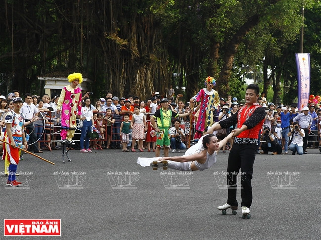 Un numéro original des artistes de la Fédération du cirque du Vietnam. 