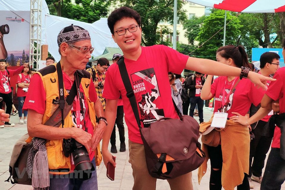  Un vieux candidat chasse les bons moments de la journée.