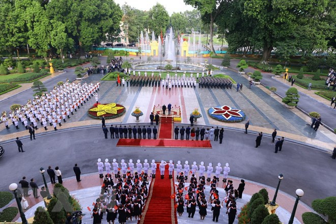 Cérémonie d’accueil officiel en l’honneur du président américain Joe Biden, au palais présidentiel à Hanoi, le 10 septembre. Photo: VNA