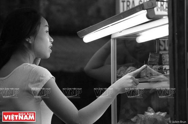 « NEON » - nê ông.