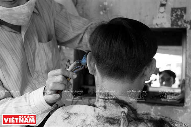 «TONDEUSE » - tông-đơ.