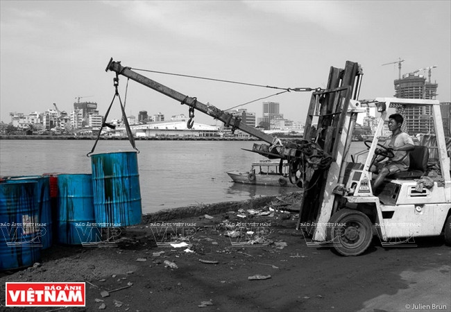 « FUT » - (thùng) phuy.