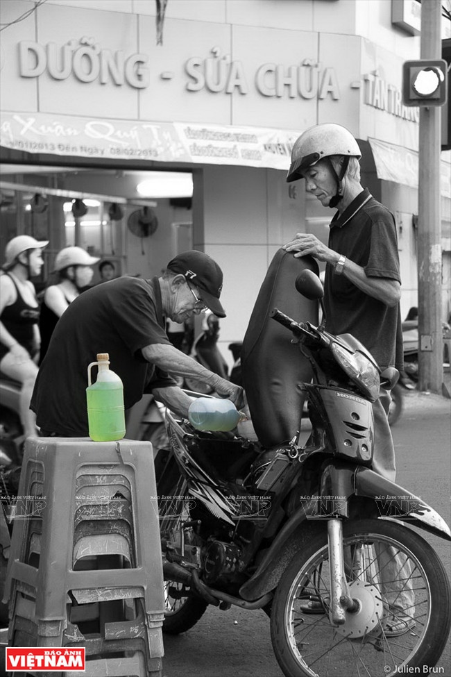 « ESSENCE » – xăng.