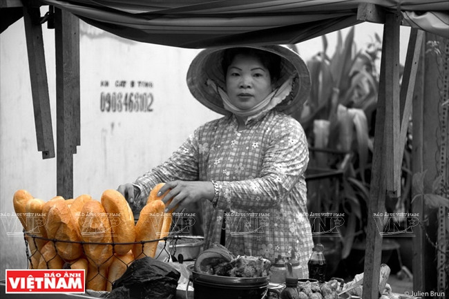 « PAIN DE MIE » - bánh mì.